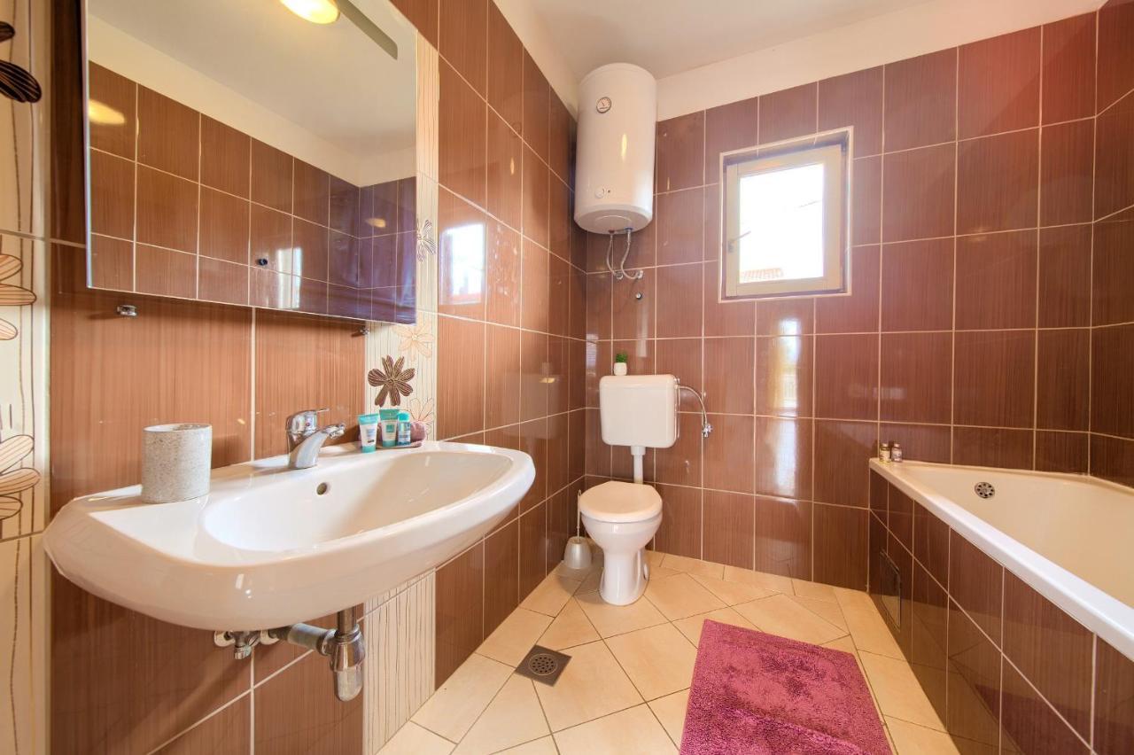 Rasopasno Apartment With Terrace And Private Parking Екстер'єр фото